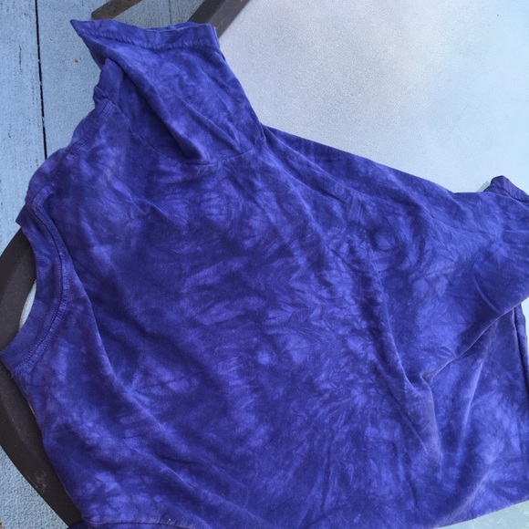 A short sleeve tee shirt - Picture 3 of 3